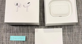 Used
													Apple AirPods Pro - MagSafe Case, photo 4 of 4