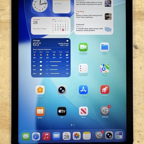 Apple iPad Air (5th Gen) - Unlocked, 256 GB, Gray, A2589