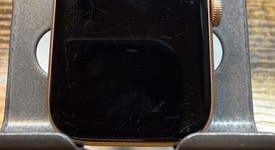 Fair
													Apple Watch SE 1st Gen 40mm - Unlocked, Gold, A2353 - Cellular, Aluminum, photo 2 of 7