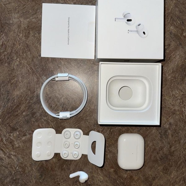 Apple AirPods Pro 2 - Lightning