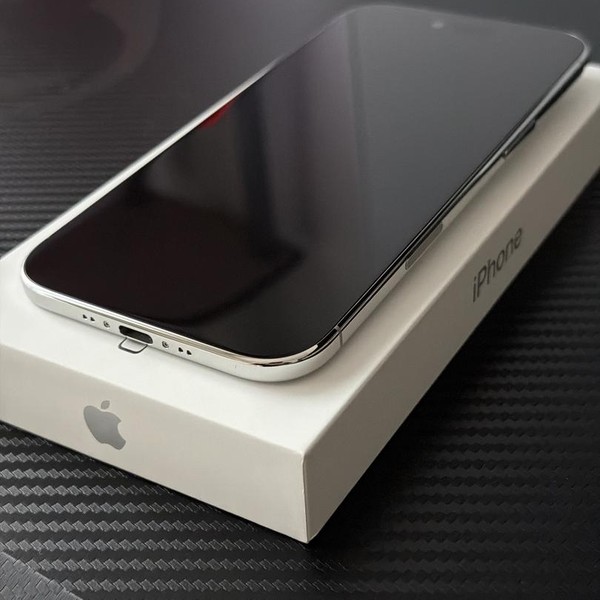 Apple iPhone Air - Unlocked, 256 GB, Cloud White, A3260