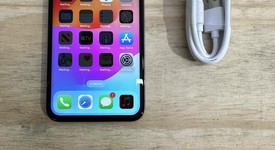 Fair
													Apple iPhone Xs - Unlocked, Silver, 64 GB, A1920, photo 3 of 8