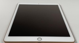Fair
													Apple iPad 8th Gen - Wi-Fi, Gold, 32 GB, A2270, photo 5 of 7