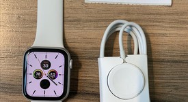 Mint
													Apple Watch Series 5 44mm - Unlocked, Silver, A2095 Cellular, Aluminum, photo 1 of 4
