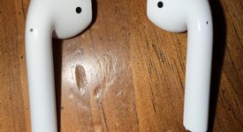 Used
													Apple AirPods 2nd Gen - Lightning Case, photo 3 of 10
