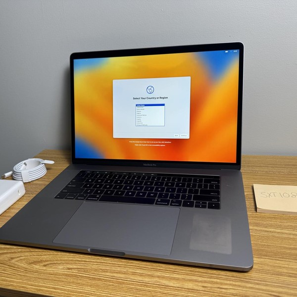MacBook Pro 2017 (With Touch Bar) - 15 inch - 512 GB, Gray, 16 GB, Intel Core i7