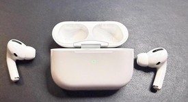Used
													Apple AirPods Pro - MagSafe Case, photo 3 of 10