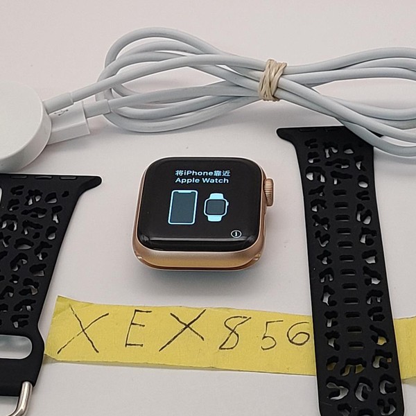 Apple Watch SE 1st Gen 40mm - Unlocked, Gold, A2353 - Cellular, Aluminum