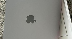 Good
													MacBook Pro 2017 (With Touch Bar) - 13" - I5, Gray, 256 GB, 8 GB, photo 5 of 9