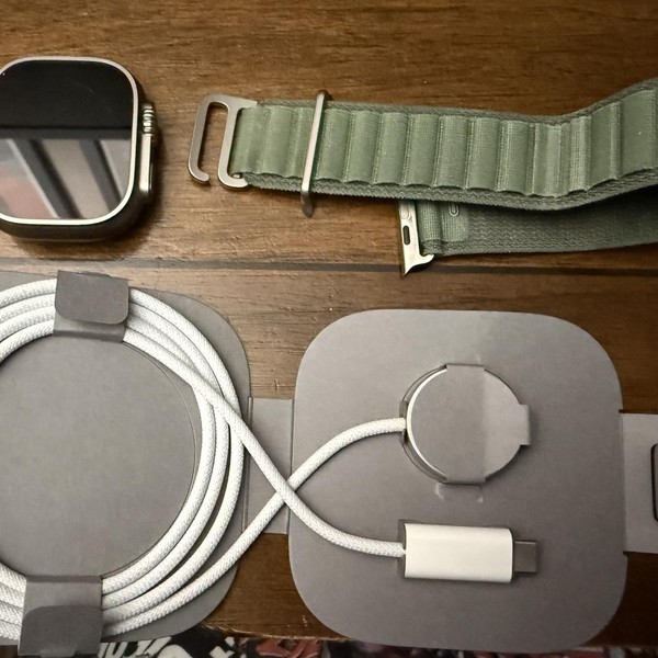 Apple Watch Ultra 49mm - Unlocked, Titanium, A2622