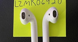 Used
													Apple AirPods 2nd Gen - Lightning Case, photo 4 of 5