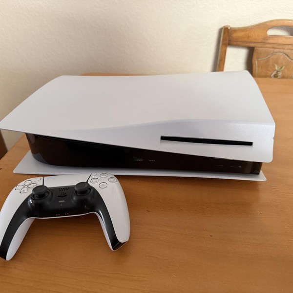 PlayStation 5 Standard Edition (2020) - 825 GB, White, Standard Edition