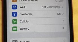 Good
													Apple iPhone SE 2nd Gen 2020 - Cricket, Red, 64 GB, A2275, photo 3 of 5