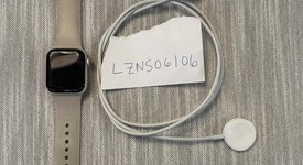 Good
													Apple Watch SE 2nd Gen 40mm - Verizon, Starlight, A2726 - Cellular, Aluminum, photo 2 of 2