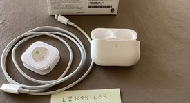 Used
													Apple AirPods Pro - Wireless Case, photo 2 of 2