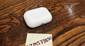 Used
													Apple AirPods Pro - Wireless Case, photo 5 of 5
