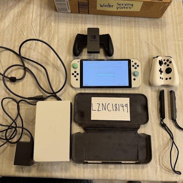 Nintendo Switch - OLED - 64 GB, White