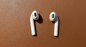 Used
													Apple AirPods 2nd Gen - Lightning Case, photo 4 of 11