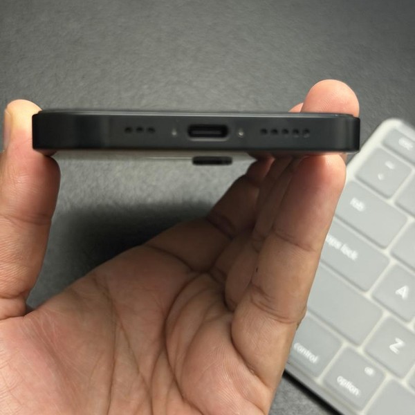 Apple iPhone 16e - Unlocked Non-US, 256 GB, Black, A3409