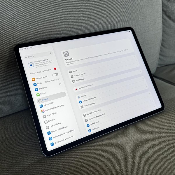 Apple iPad Pro 12.9 inch 6th Gen 2022 - Wi-Fi, 128 GB, Gray