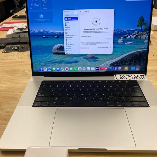 MacBook Pro 2021 - 16 inch - 1 TB, Silver, 32 GB, Apple M1 Pro 10-core