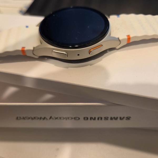 Samsung Galaxy Watch7 - Unlocked, Cream, SM-L305U, 40mm