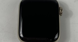Good
													Apple Watch Series 6 40mm - Unlocked, Gold, A2293 - Cellular, Stainless Steel, photo 3 of 8