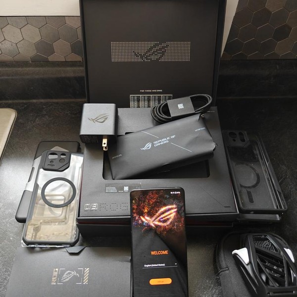 Asus ROG Phone 9 Pro - Unlocked, 512GB, Phantom Black, 16GB
