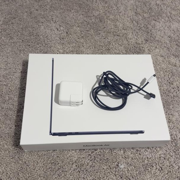 MacBook Air 2022 (M2) - 13 inch - 256 GB, Midnight, 8 GB, Apple M2