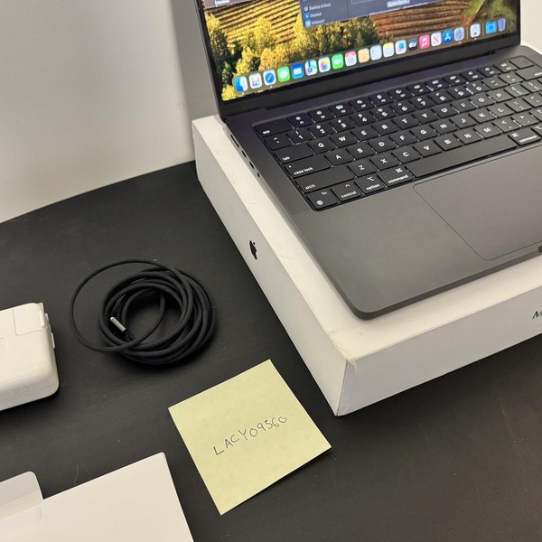 MacBook Pro Late 2023 (M3) - 14 inch - 512 GB, Black, 18 GB, Apple M3 Pro 11-core, 14-core GPU