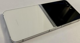 Good
													Samsung Galaxy Z Flip5 - T-Mobile, Cream, 512 GB, 8 GB, SM-F731U, photo 4 of 5