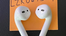 Used
													Apple AirPods 2nd Gen - Lightning Case, photo 5 of 5