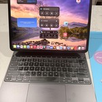 Good Apple iPad Pro 13 inch (M4) 2024 - Unlocked, 512 GB, Black, 8 GB, A2926, Standard Glass