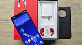 Mint
													OnePlus 11 - Unlocked Non-US, Black, 512 GB, 16 GB, PHB110, photo 5 of 7