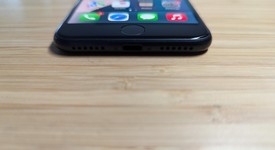 Good
													Apple iPhone SE 3rd Gen 2022 - Unlocked, Midnight, 64 GB, A2595, photo 3 of 13