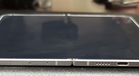Mint
													Google Pixel 9 Pro Fold - Unlocked, Porcelain, 256 GB, GGH2X, photo 5 of 10