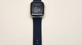 Good
													Apple Watch Series 9 45mm - Unlocked, Starlight, A2984 - Cellular, Aluminum, photo 1 of 7