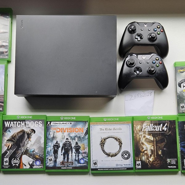 Xbox One X (2017) - Black, Standard