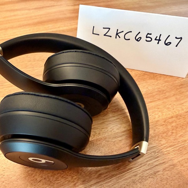 Beats Solo 4 - Black