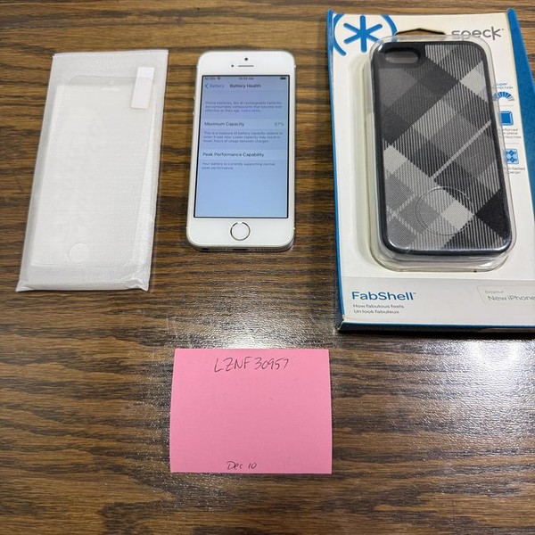 Apple iPhone SE 1st Gen 2016 - Unlocked, Silver, 32 GB, A1662