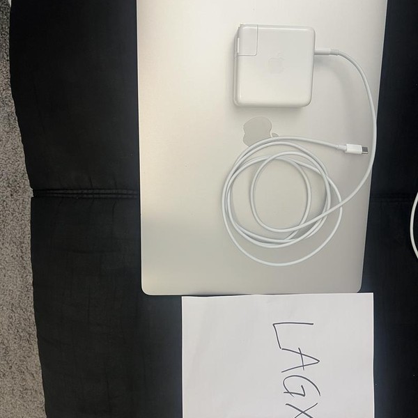 MacBook Pro 2019 - 16 inch - 512 GB, Silver, 16 GB, Intel Core i7