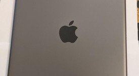 Mint
													Apple iPad 8th Gen - Unlocked, Gray, 128 GB, A2428, photo 5 of 6