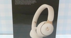New
													Beats Solo Pro - White, photo 2 of 5
