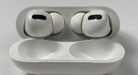 Used
													Apple AirPods Pro - MagSafe Case, photo 2 of 9