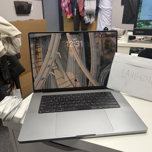 MacBook Pro 2023 - 16 inch - 1 TB, Gray, 16 GB, Apple M2 Pro 12-core
