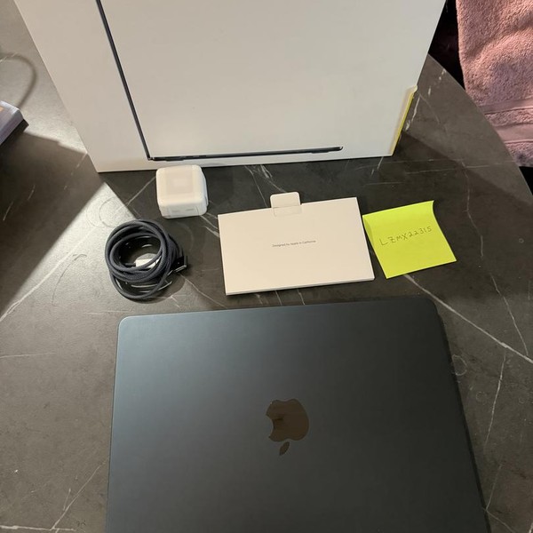 MacBook Air 2024 (M3) - 13 inch - 512 GB, Midnight, 16 GB, Apple M3, 8-core GPU