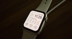 Mint
													Apple Watch SE 2nd Gen 40mm - Starlight, A2722 - GPS, Aluminum, photo 2 of 6