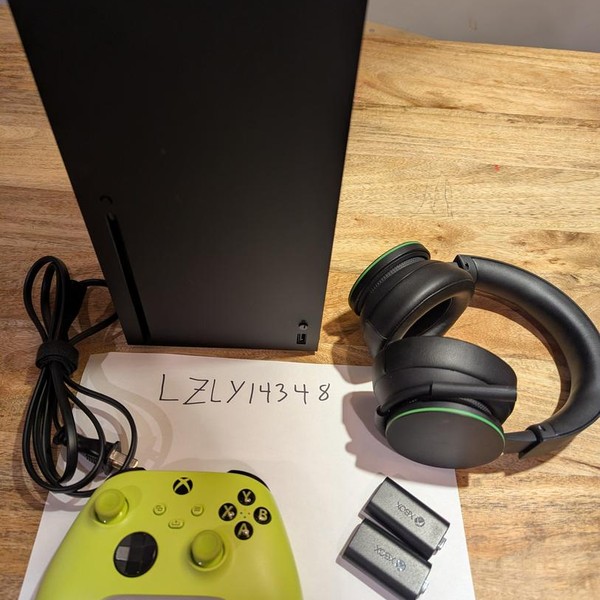 Xbox Series X (2020) - 1 TB, Black, standard