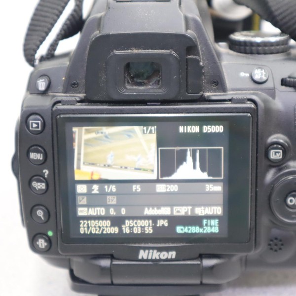 Nikon D5000
