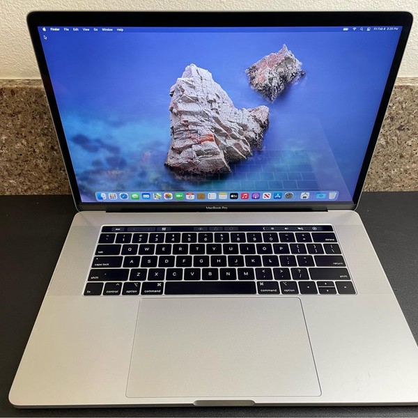 MacBook Pro 2018 (With Touch Bar) - 15 inch - 512 GB, Silver, 32 GB, Intel Core i9